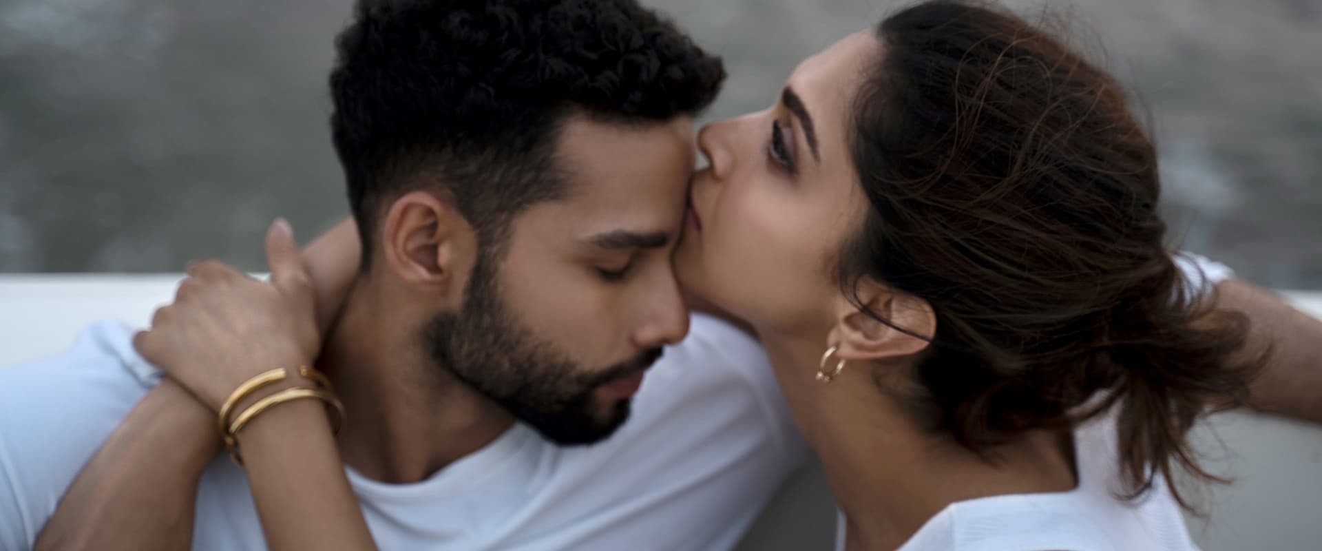 دانلود فیلم Gehraiyaan 2022 (اعماق 2022) بدون سانسور با زیرنویس فارسی