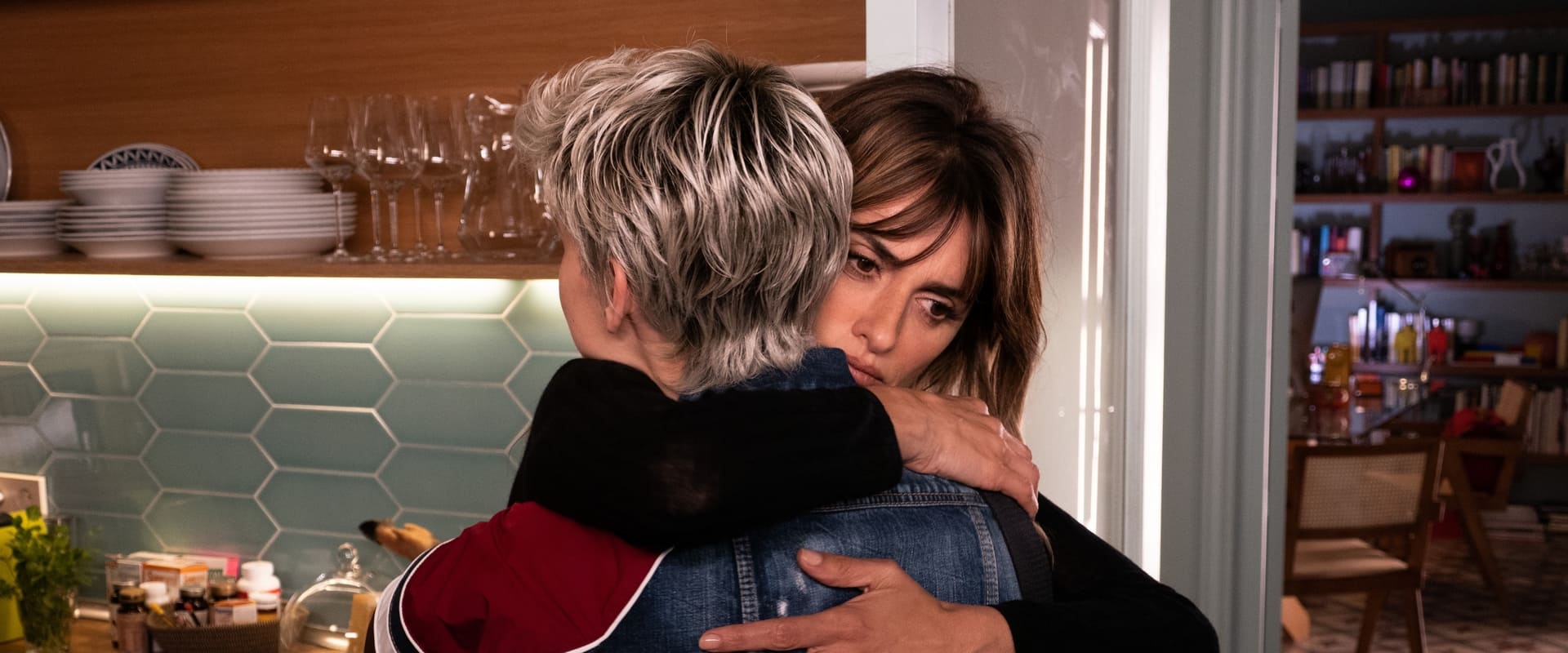 دانلود فیلم Parallel Mothers 2021 (مادران موازی 2021) بدون سانسور با زیرنویس فارسی