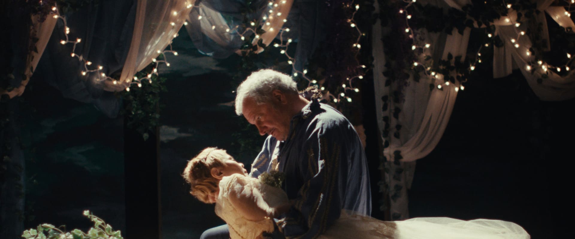 دانلود فیلم Ghostlight 2024 (نور شبح 2024) بدون سانسور با زیرنویس فارسی