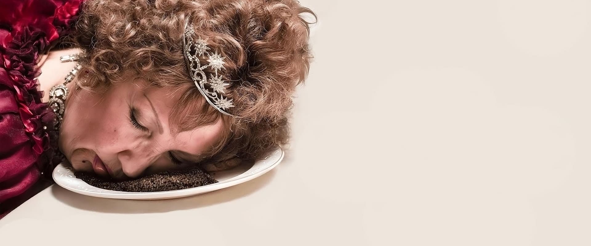 دانلود فیلم The Palace 2023 (کاخ 2023) بدون سانسور با زیرنویس فارسی