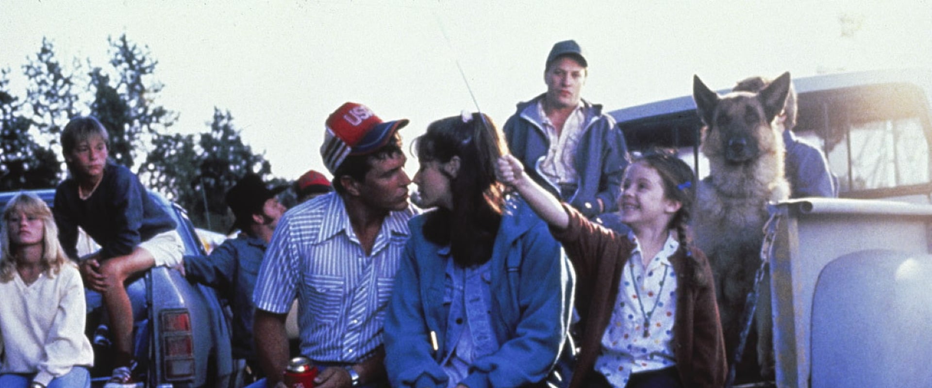 دانلود فیلم Betrayed 1988 (خیانت 1988) بدون سانسور با زیرنویس فارسی