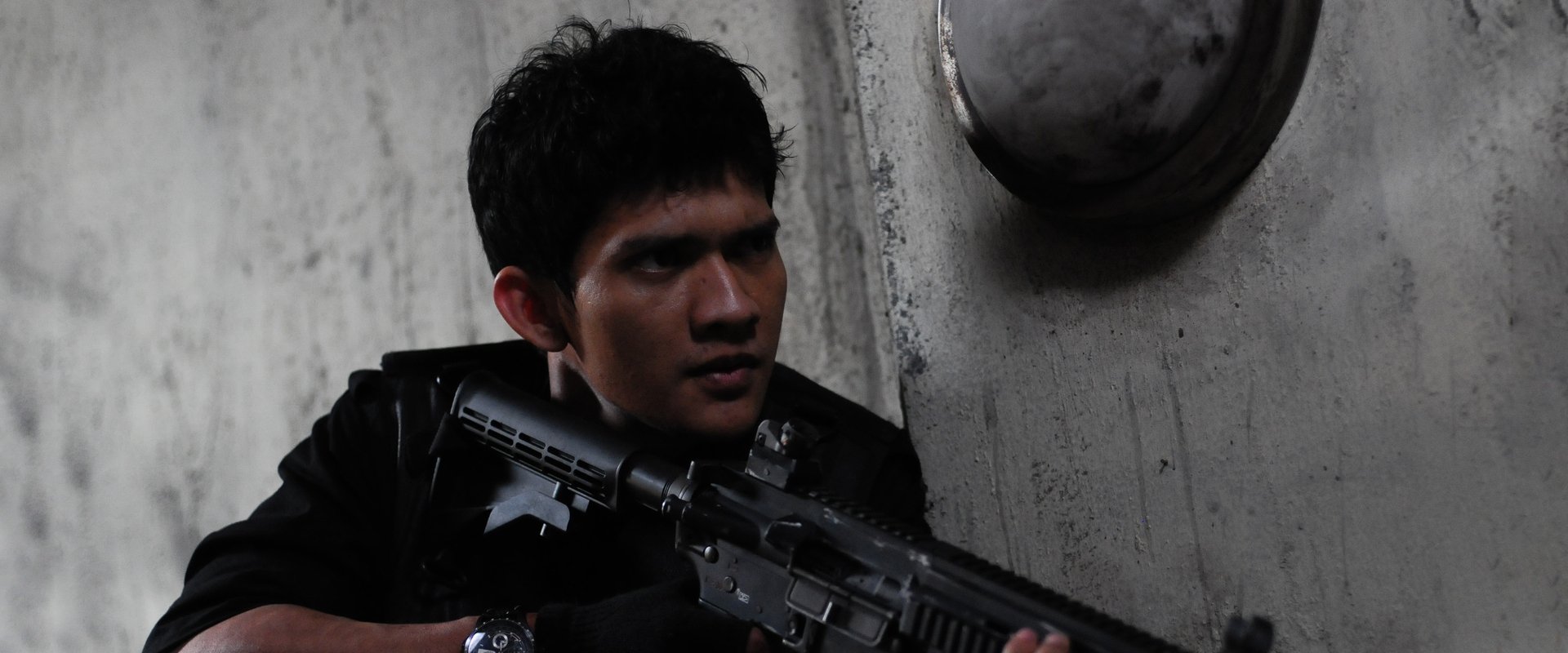 دانلود فیلم The Raid Redemption 2011 (تاخت و تاز: رستگاری 2011) بدون سانسور با زیرنویس فارسی