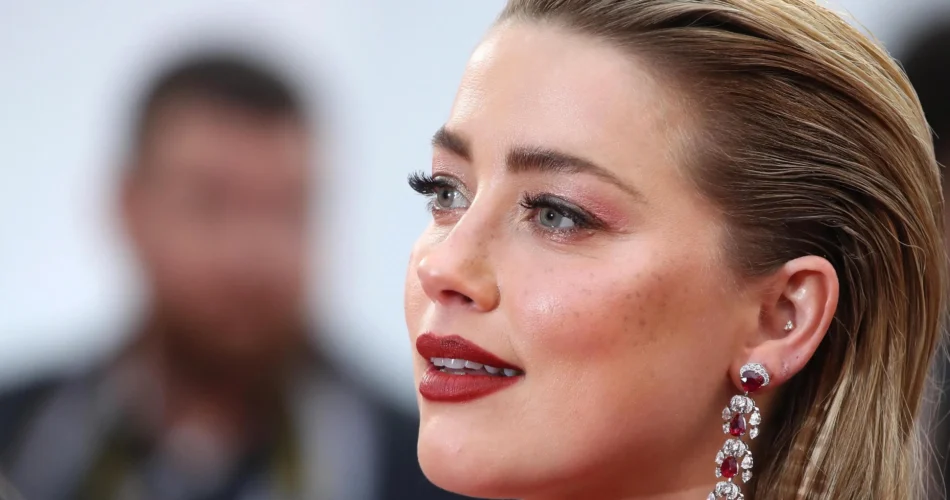 امبر هرد مادر دوقلو شد | تأیید نام دختر و پسرش در روز مادر