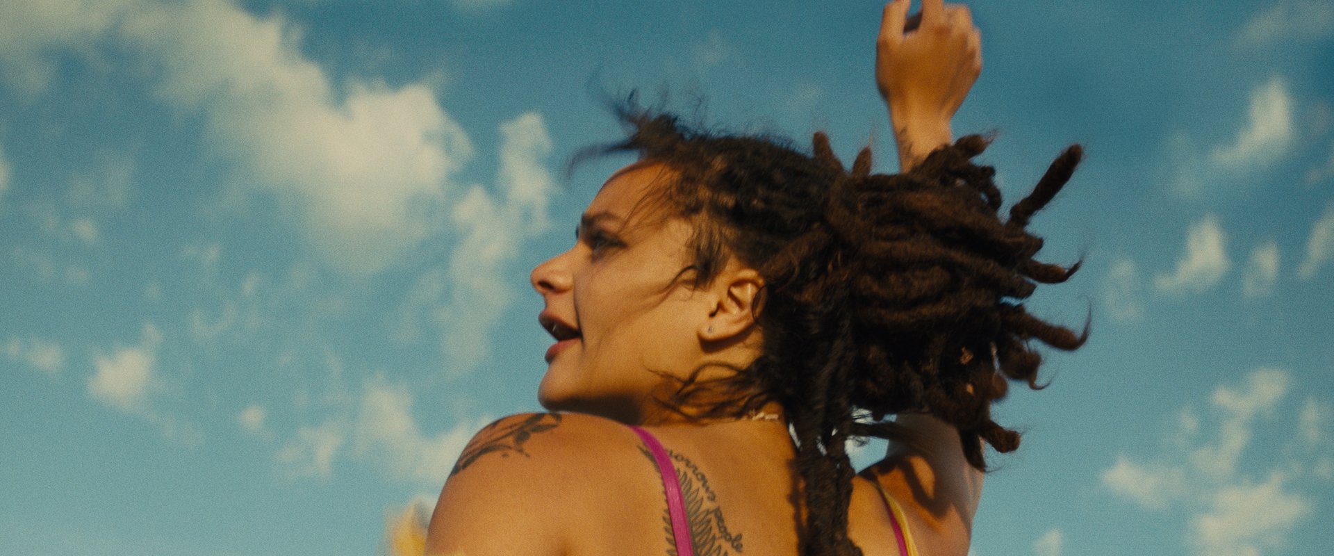 دانلود فیلم American Honey 2016 (عزیز آمریکایی 2016) بدون سانسور با زیرنویس فارسی