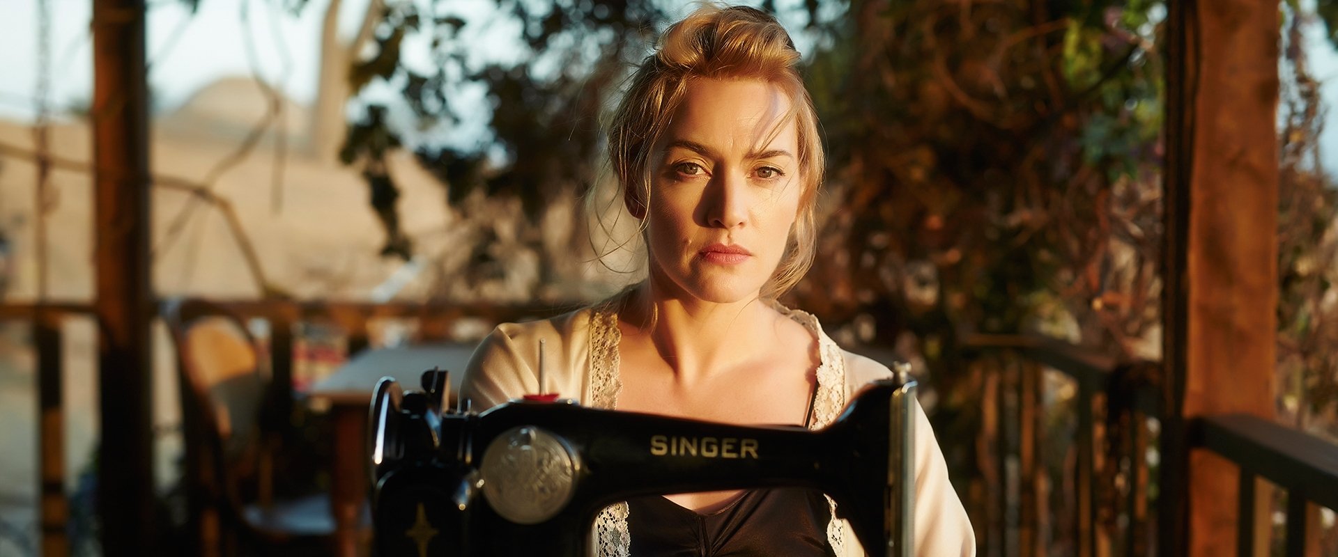 دانلود فیلم The Dressmaker 2015 (خیاط 2015) بدون سانسور با زیرنویس فارسی