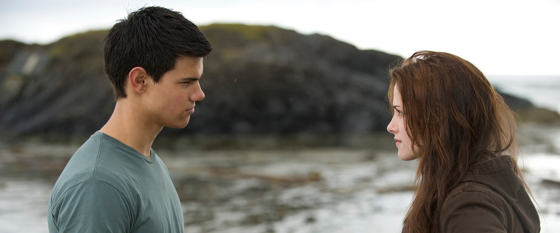 دانلود فیلم The Twilight Saga: Eclipse 2010 (گرگ‌ومیش: خسوف 2009) بدون سانسور با زیرنویس فارسی