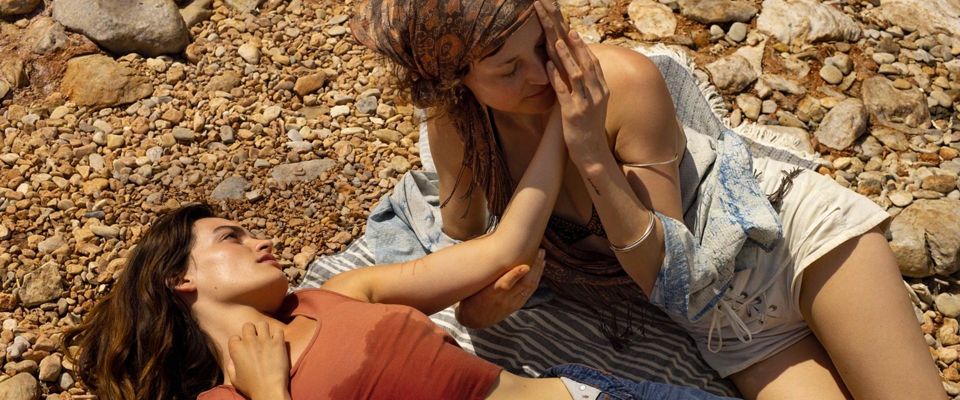 دانلود فیلم Hot Milk 2025 (شیر داغ 2025) بدون سانسور با زیرنویس فارسی