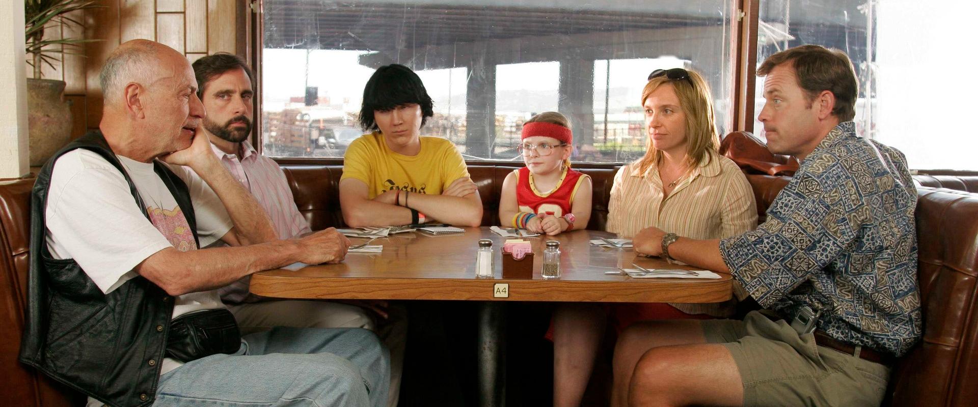 دانلود فیلم Little Miss Sunshine 2006 (میس سان‌شاین کوچولو 2006) بدون سانسور با زیرنویس فارسی