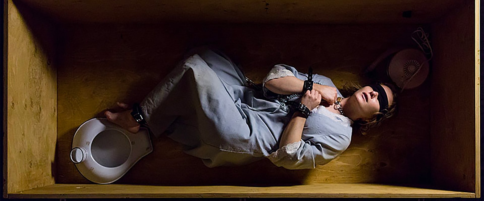 دانلود فیلم Girl in the Box 2016 (دختری در جعبه 2016) بدون سانسور با زیرنویس فارسی