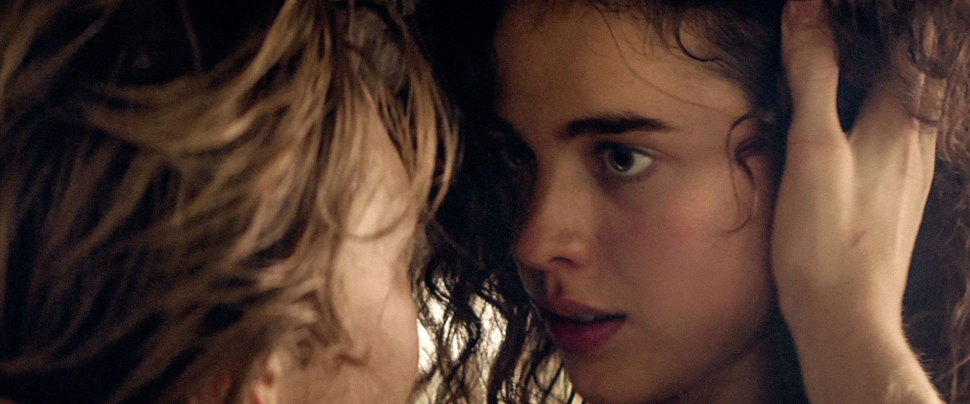 دانلود فیلم Stars at Noon 2022 (ستاره‌ها هنگام ظهر 2022) بدون سانسور با زیرنویس فارسی