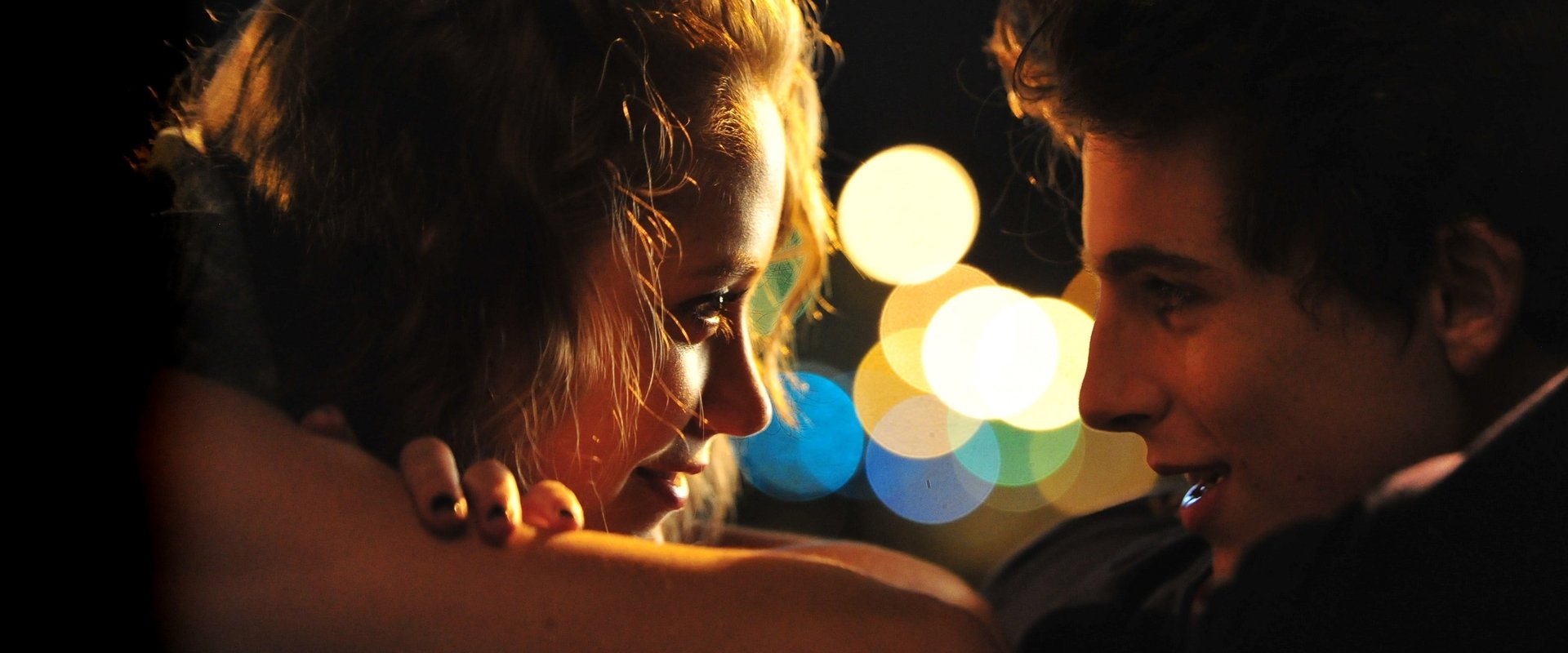 دانلود فیلم Hot Summer Nights 2017 (شب‌های داغ تابستان 2017) بدون سانسور با زیرنویس فارسی