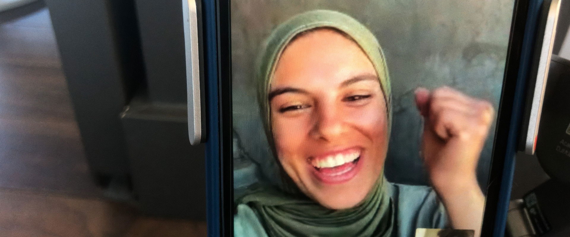 دانلود مستند Put Your Soul on Your Hand and Walk 2025 (روح را در دستانت بگیر و راه برو 2025) بدون سانسور با زیرنویس فارسی